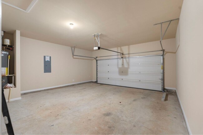 Building Photo - True Ranch Style Living! 2018 Built! 2300+ Square Foot in Swim/Tennis Community