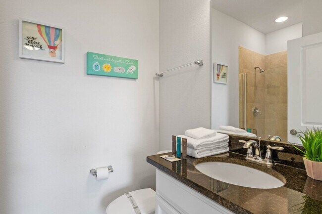 Building Photo - Welcome home to this gorgeous 4 bed 4 bath pool home!