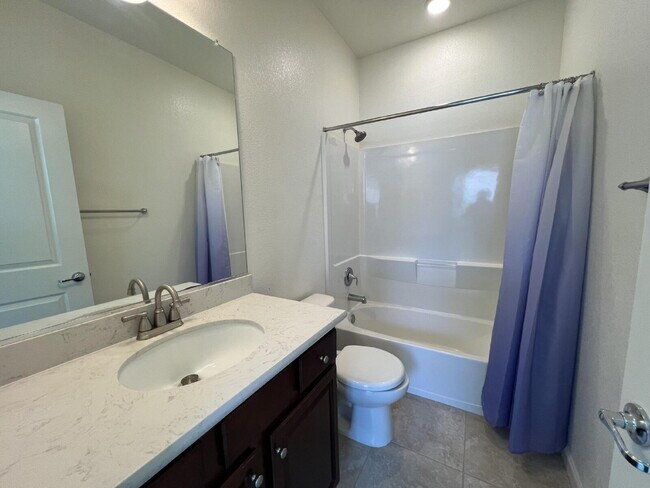 Building Photo - Spacious 2 Bedroom Townhome in San Jose