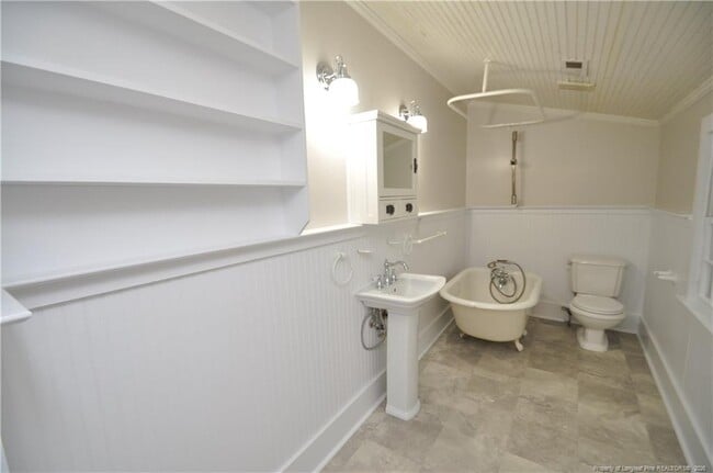 Building Photo - 310 N East St