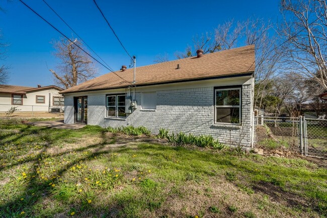 Building Photo - 3561 Westfield Ave