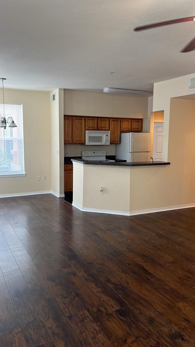 Building Photo - 6071 Westgate Dr