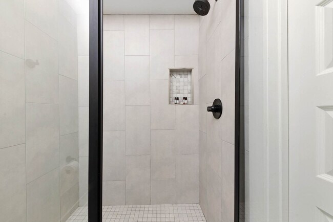 Building Photo - 915 Ramsey St