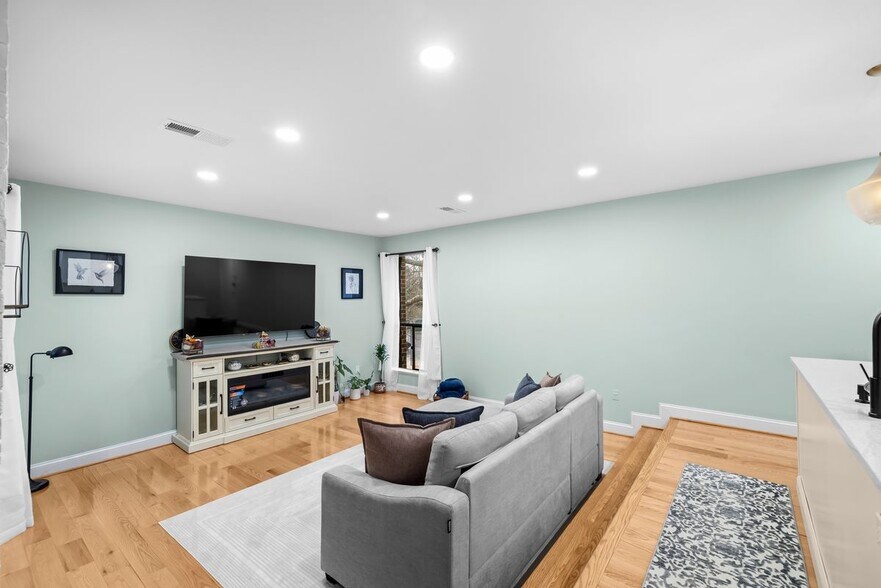 Building Photo - 9820 Georgia Ave