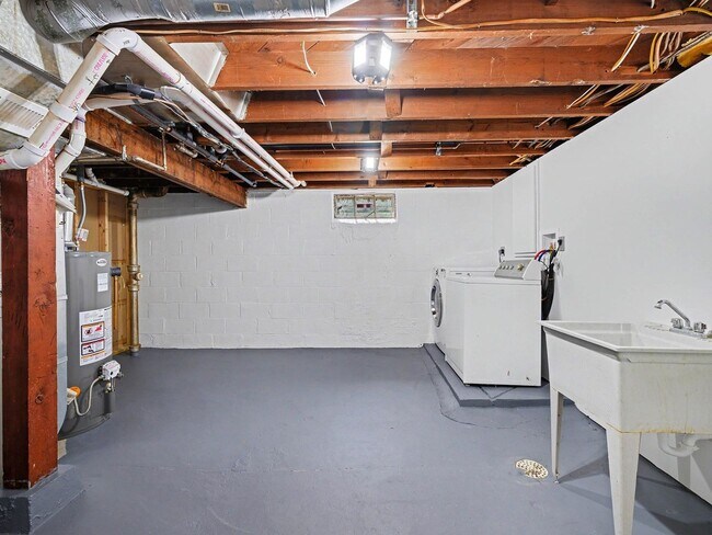 Building Photo - 2304 Washington St
