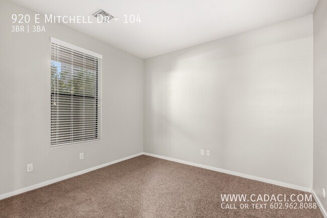 Building Photo - Mitchell Lofts 3 bed 2.5 bath Townhouse