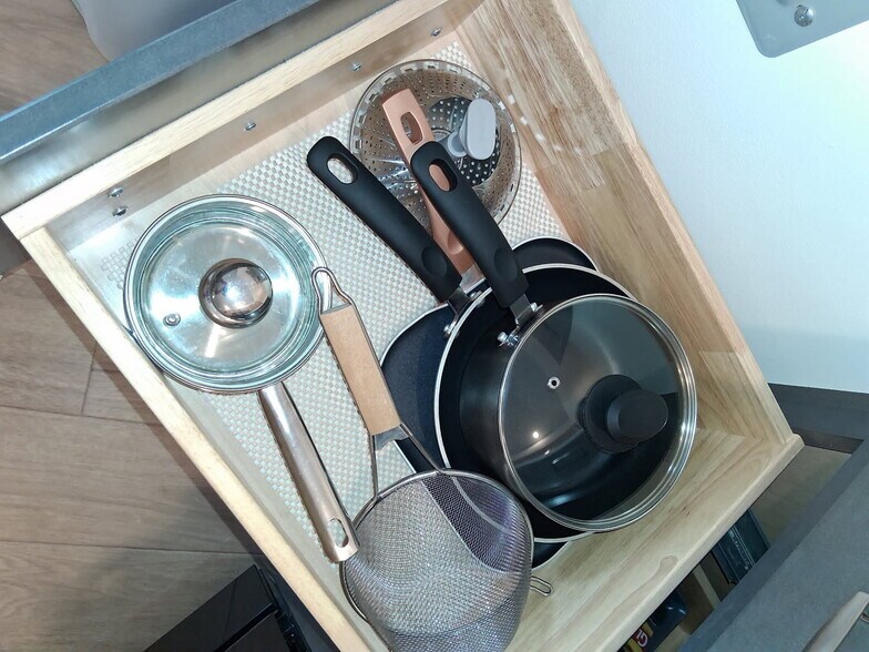 Pots + pans - 517 18th St