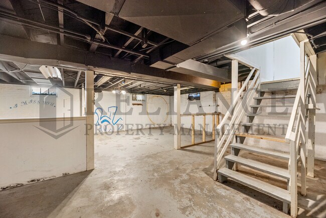 Building Photo - 2010 S Terrace Dr