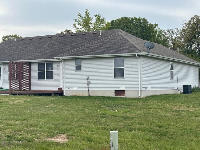 Building Photo - 717/719 McLean Court