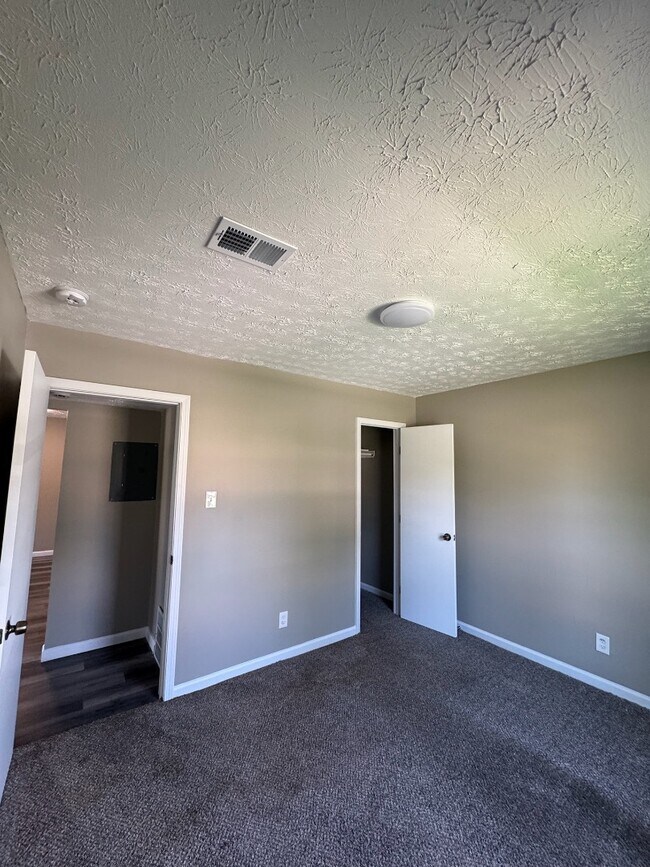 Building Photo - 733 Hill Rise Ct