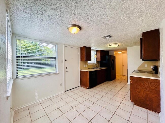 Building Photo - 8800 Clearbrook Trail