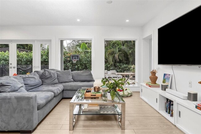 Building Photo - 1444 Mendavia Ave