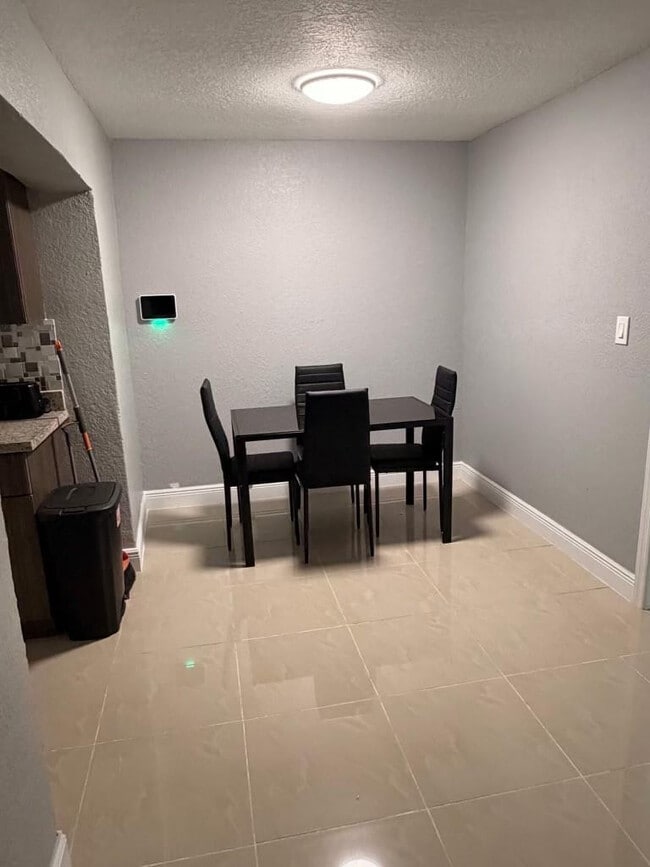 Building Photo - 1558 NW 5th Ave