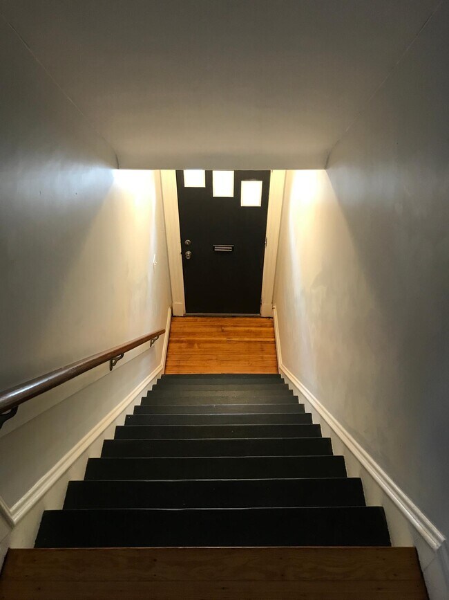 Front Entry Stairway - 11 Mt Vernon St