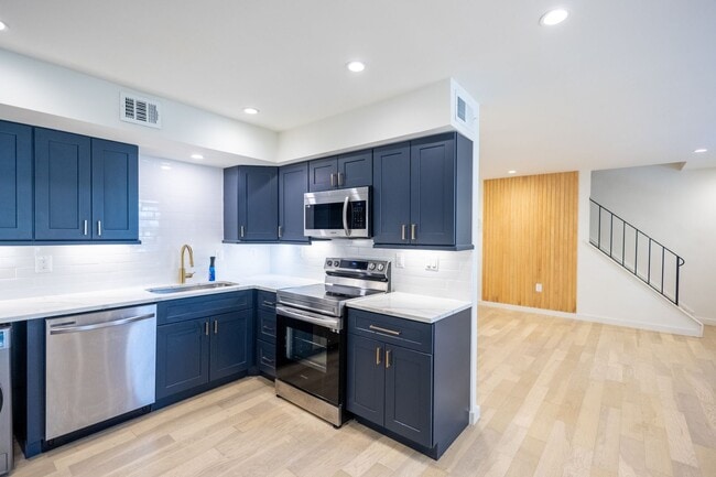 Building Photo - Lovely 2 BR/1 BA 2-Level Condo in Fairlawn!