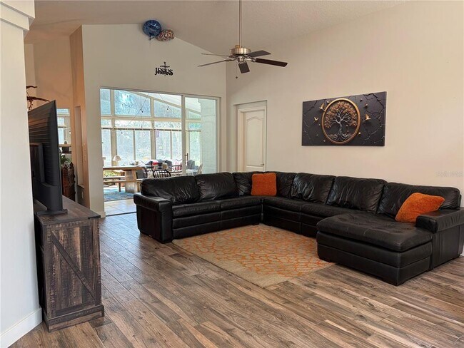 Building Photo - 3205 SE 23rd Pl