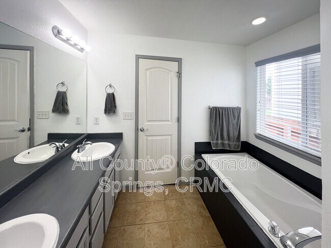 Building Photo - 6168 Rocking Chair Ln