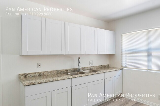 Building Photo - 546 W D St