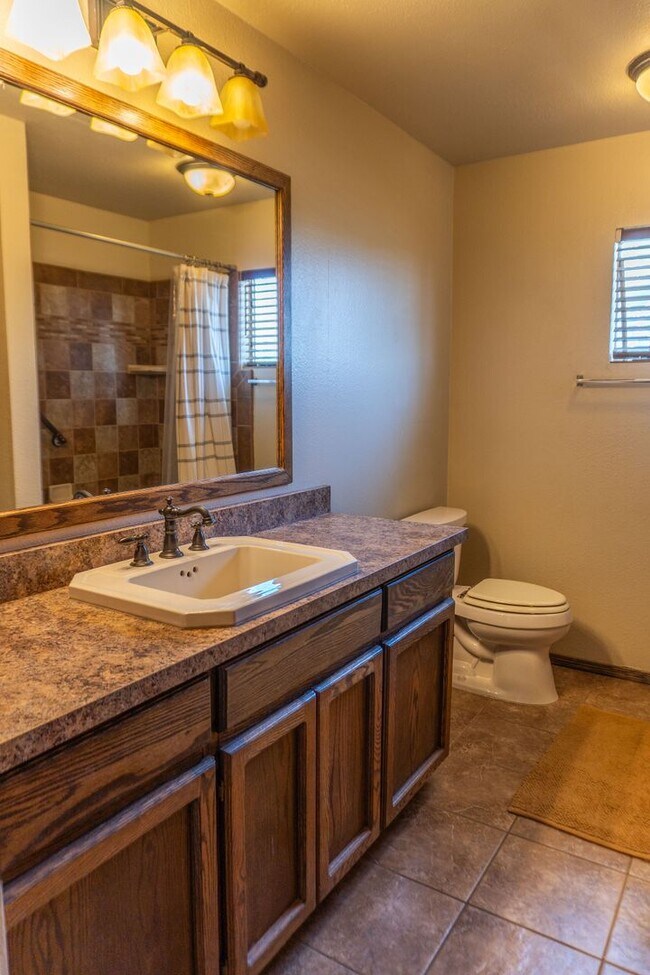 Building Photo - Spacious 3-Bedroom, 4-Bath Vintage Home wi...