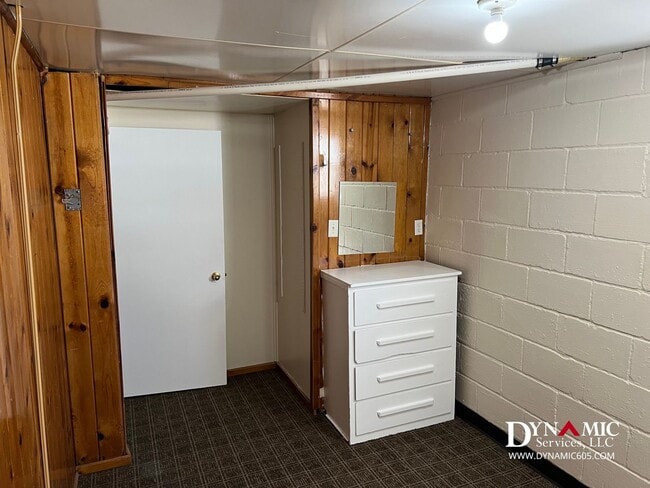 Building Photo - Updated 4+ Bedroom, 2 Bathroom House with Garage and Fenced Backyard