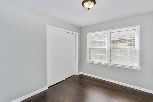 Building Photo - GORGEOUS 4 bedroom 2 bath Ranch!