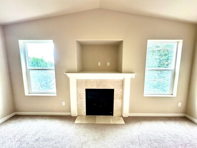 Building Photo - Beautiful 6-bedroom 4-bathroom home in an upscale neighborhood in the Sexton Mountain section of ...