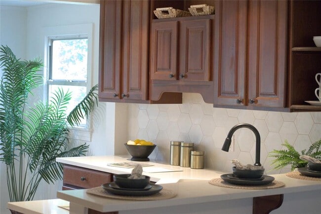 Building Photo - 1505 Karen Ave