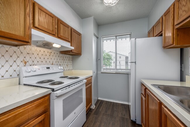 Building Photo - 6519 W Newberry Rd