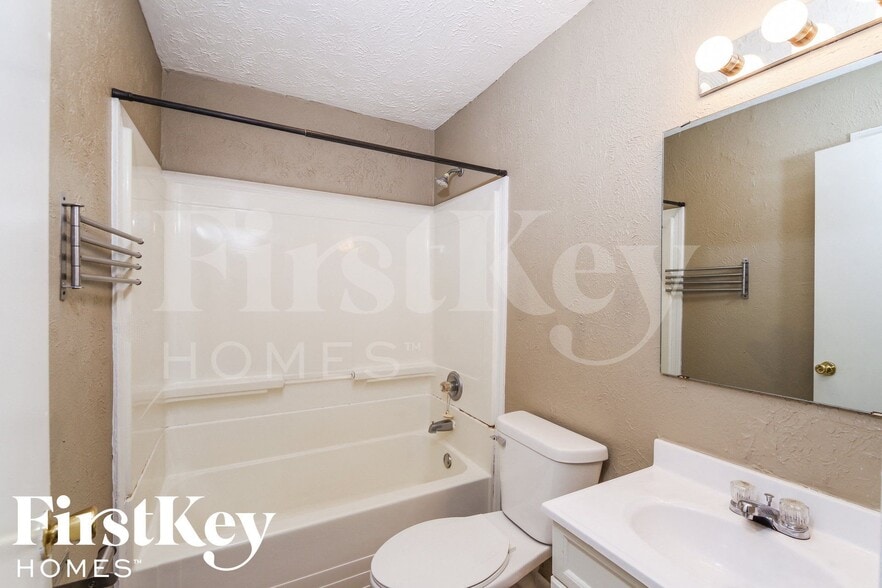 Building Photo - 3880 W Smith Valley Rd