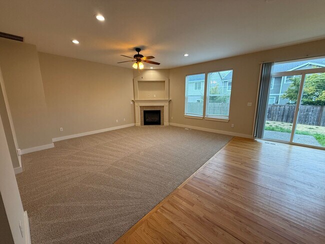 Building Photo - 7704 McKinley Loop NE
