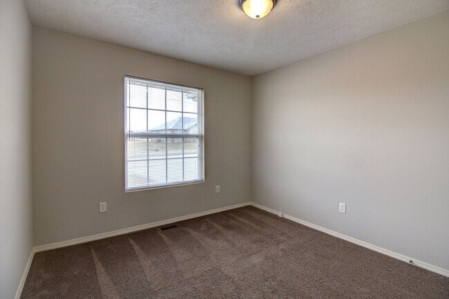 Building Photo - 1094 S Tanner Dr