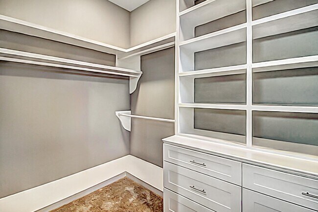 Building Photo - 4849 Benning Dr