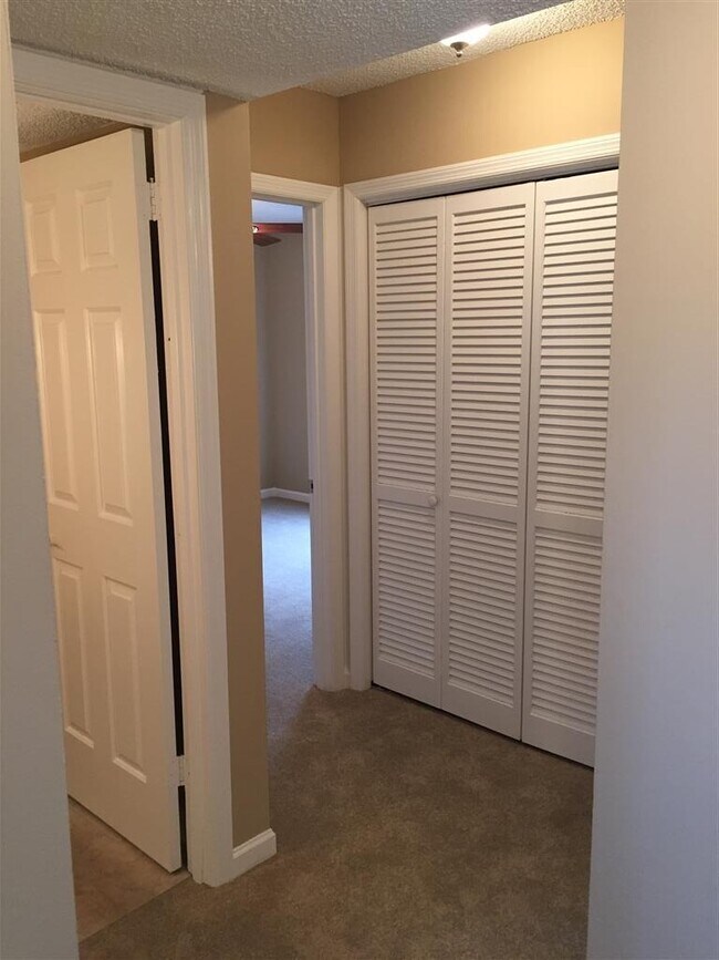 Building Photo - Great condo in Brentwood