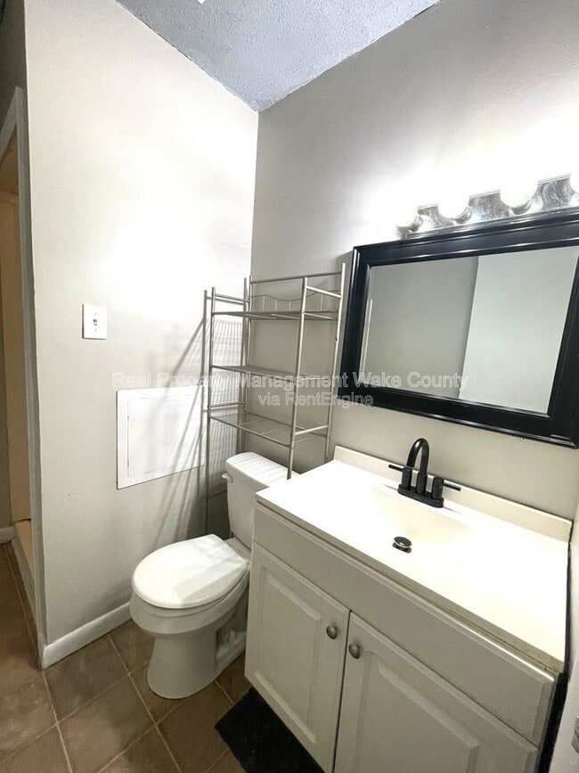 Building Photo - 4702 Walden Pond Dr