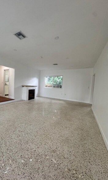 Building Photo - 4700 SW 7th St