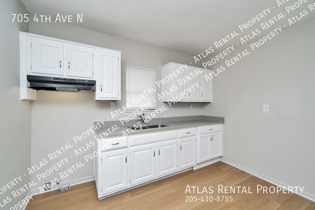 Building Photo - 705 4th Ave N