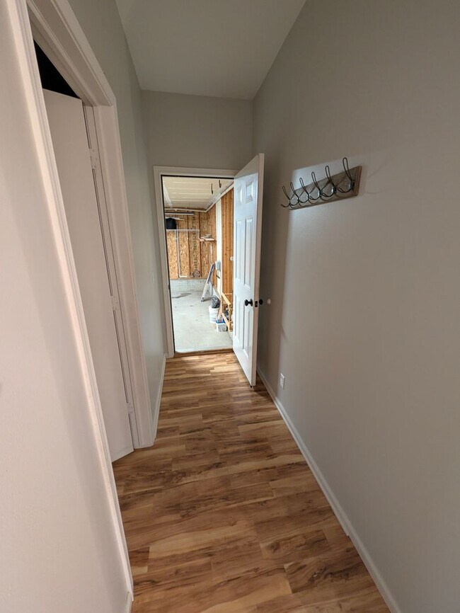 Building Photo - 908 S Mineral Dr