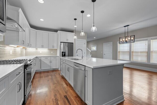 Building Photo - Stunning Home in Melrose 12 South Area...D...