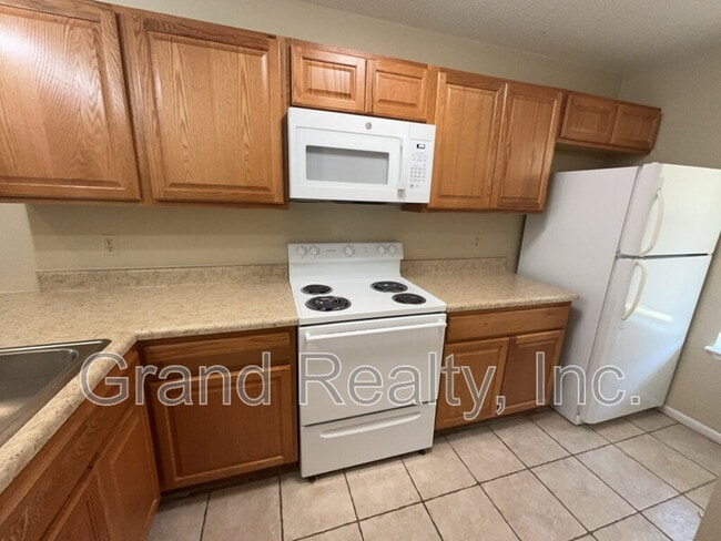 Building Photo - 5385 E Avenida De Golf