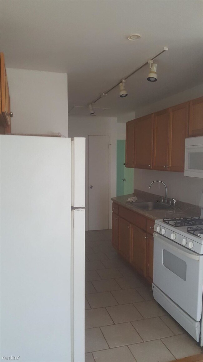 Building Photo - 2 br, 1 bath Duplex - 10118 Camshire Ct