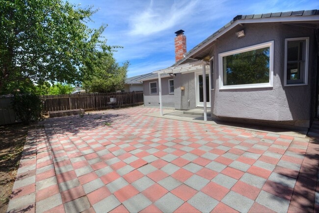 Building Photo - Lovely 3-Bedroom, 2-Bath Home - Parkmont A...