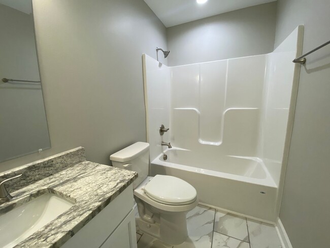Building Photo - 189 Summerlyn Dr
