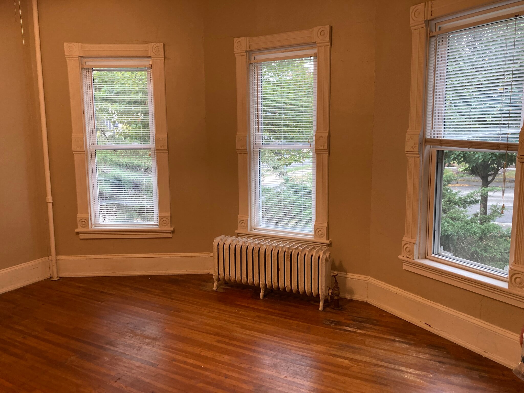 bedroom - 221 W Sibley St