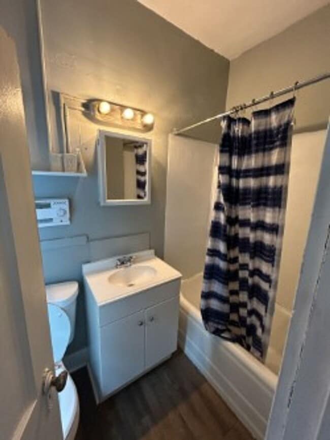 Building Photo - Large Studio Apartment