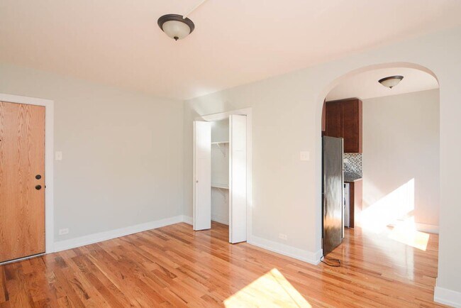 Building Photo - 555 W Arlington