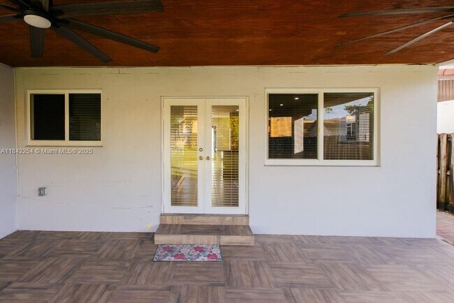 Building Photo - 8943 SW 25th St