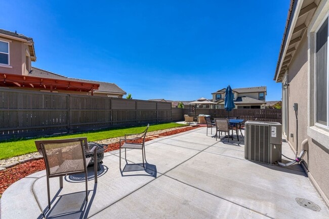 Building Photo - FULLY FURNISHED SPANISH SPRINGS HOME WITH HOT TUB & UTILITIES INCLUDED
