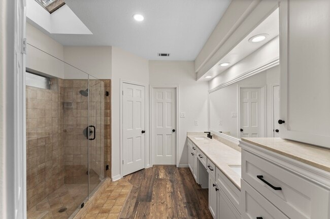 Building Photo - 6 Thornhedge Ct