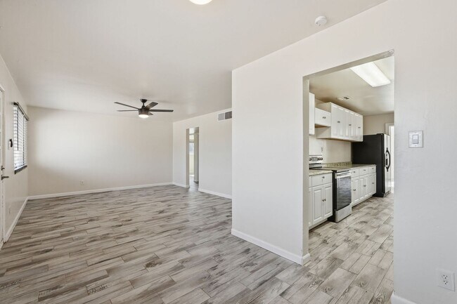 Building Photo - 209 E McMurray Blvd