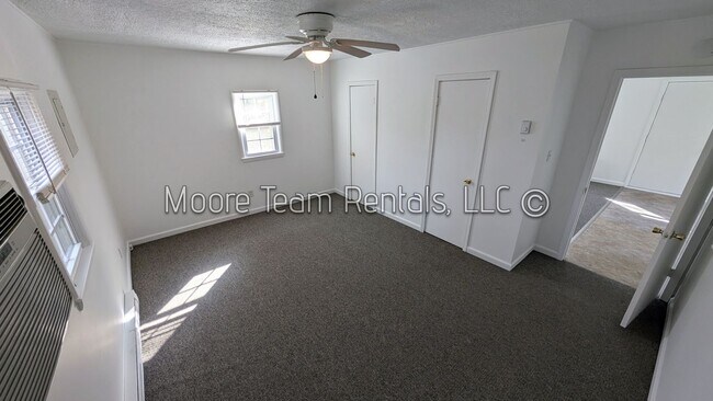 Building Photo - Cedar Hill Cir - Duplex